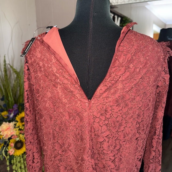 EXPRESS • Lace Long Sleeve - Picture 2 of 12